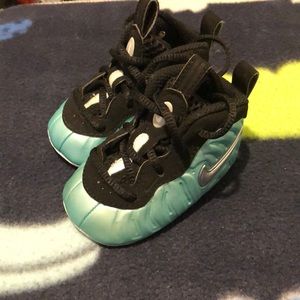 Baby Nike little posite one
